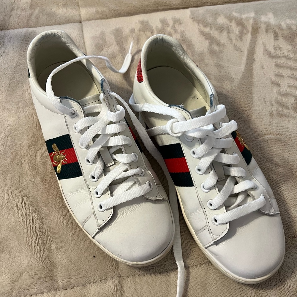 GUCCI WOMEN'S ACE SNEAKER WITH BEE
